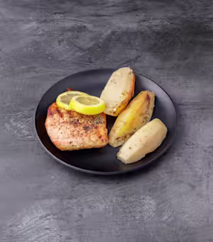 Agnanti Meze signature dishes Shrimp Giouvetsi
Grilled Salmon
Greek Sausage Leeks